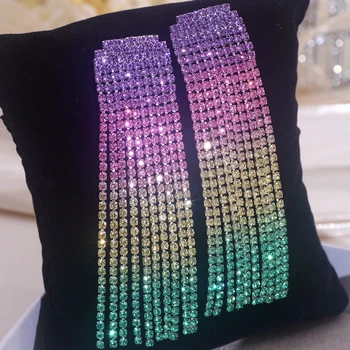 Köpüklü Renkli Kristal Rhinestone Uzun Püskül Küpe Kadınlar için Akşam Yemeği Parti Bırak Dangle Küpe Moda düğün takısı