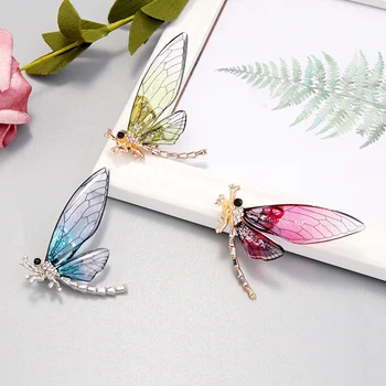 Yeni Kelebek Broş Kadınlar İçin Charm Kristal Altın Renk Yusufçuk Broş Pins Parti Düğün Hediyeleri Giyim Aksesuarları Takı