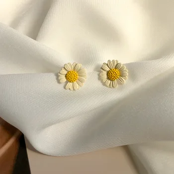 2020 Yaz Yeni Moda Japon Tarzı Sevimli Beyaz Papatya çiçekleri Küpe Hiçbir Piercing Kadınlar Lady İçin