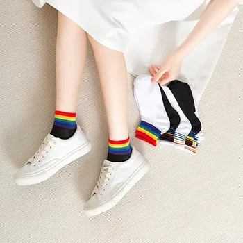 Kore Spor Gökkuşağı Stokları kadın Eğlence Çizgili Kısa Çorap Siyah Beyaz Çift İnce Çorap Bahar Sonbahar Pamuk erkek çorap