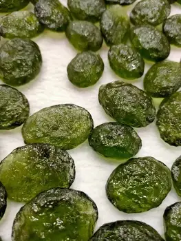 Yeşil Moldavite Çek Göktaşı Darbe Cam Doğal işlenmemiş taş Kristal enerji taşı 1 adet